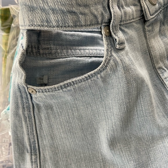 Blank NYC Women’s Denim Short Size 25 in UEX Lt. Blue Hip Area Cut-outs NWT - Picture 6 of 7